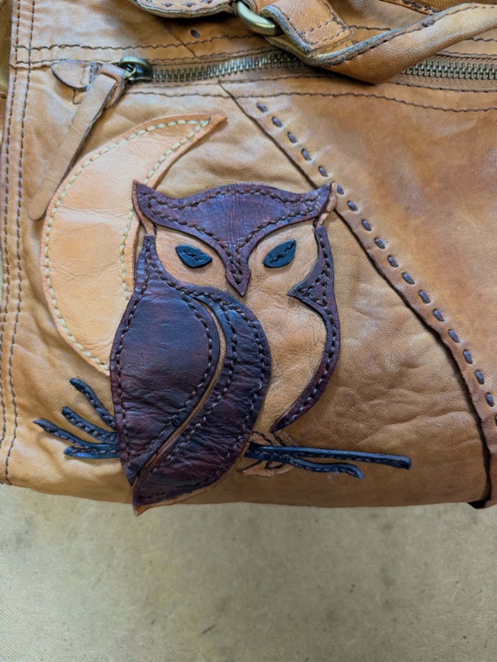 Lucky Brand Abbey Road “Wise One” Leather Messenger Bag - Picture 4 of 6